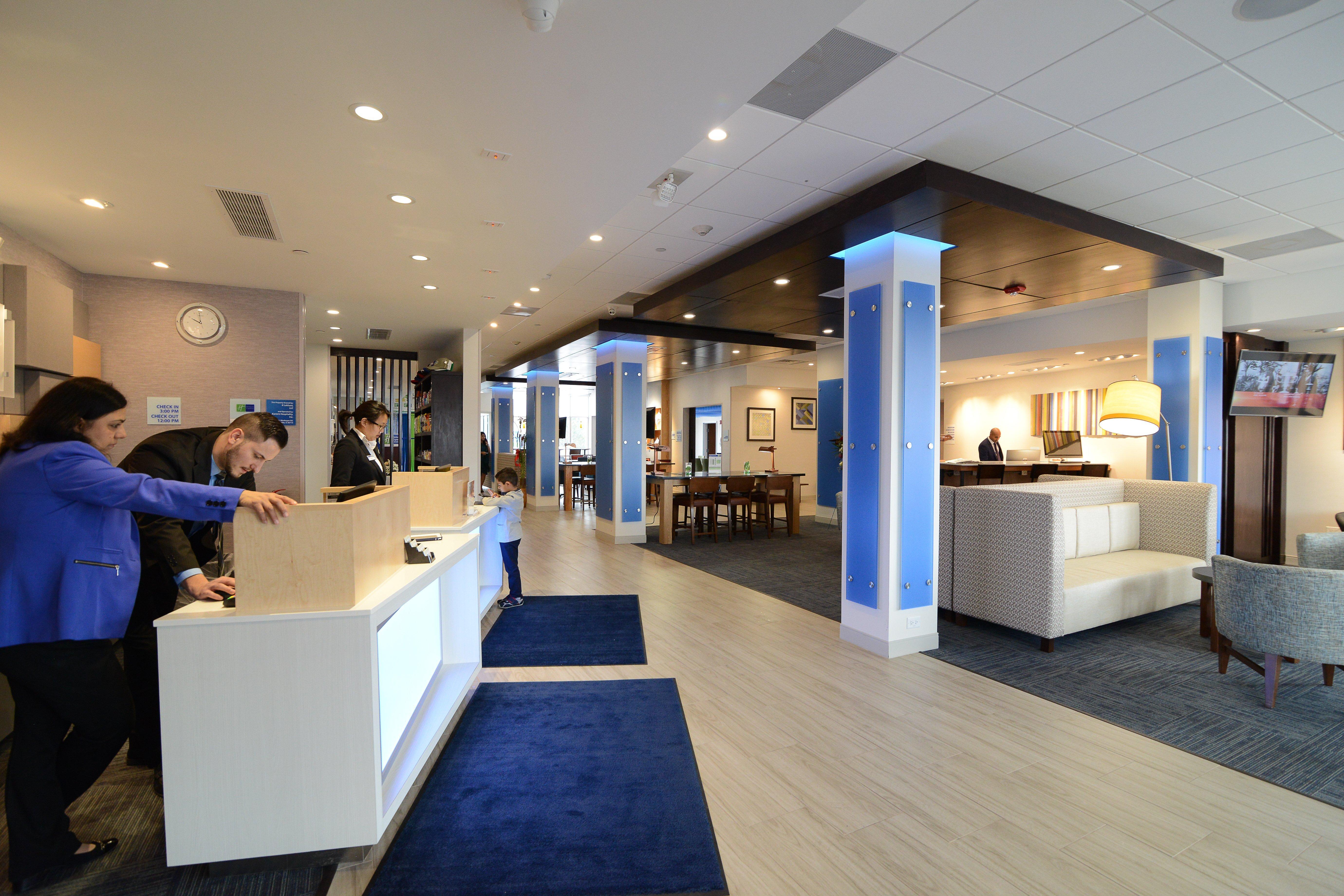 Holiday Inn Express & Suites Chicago North Shore - Niles By Ihg Bagian luar foto