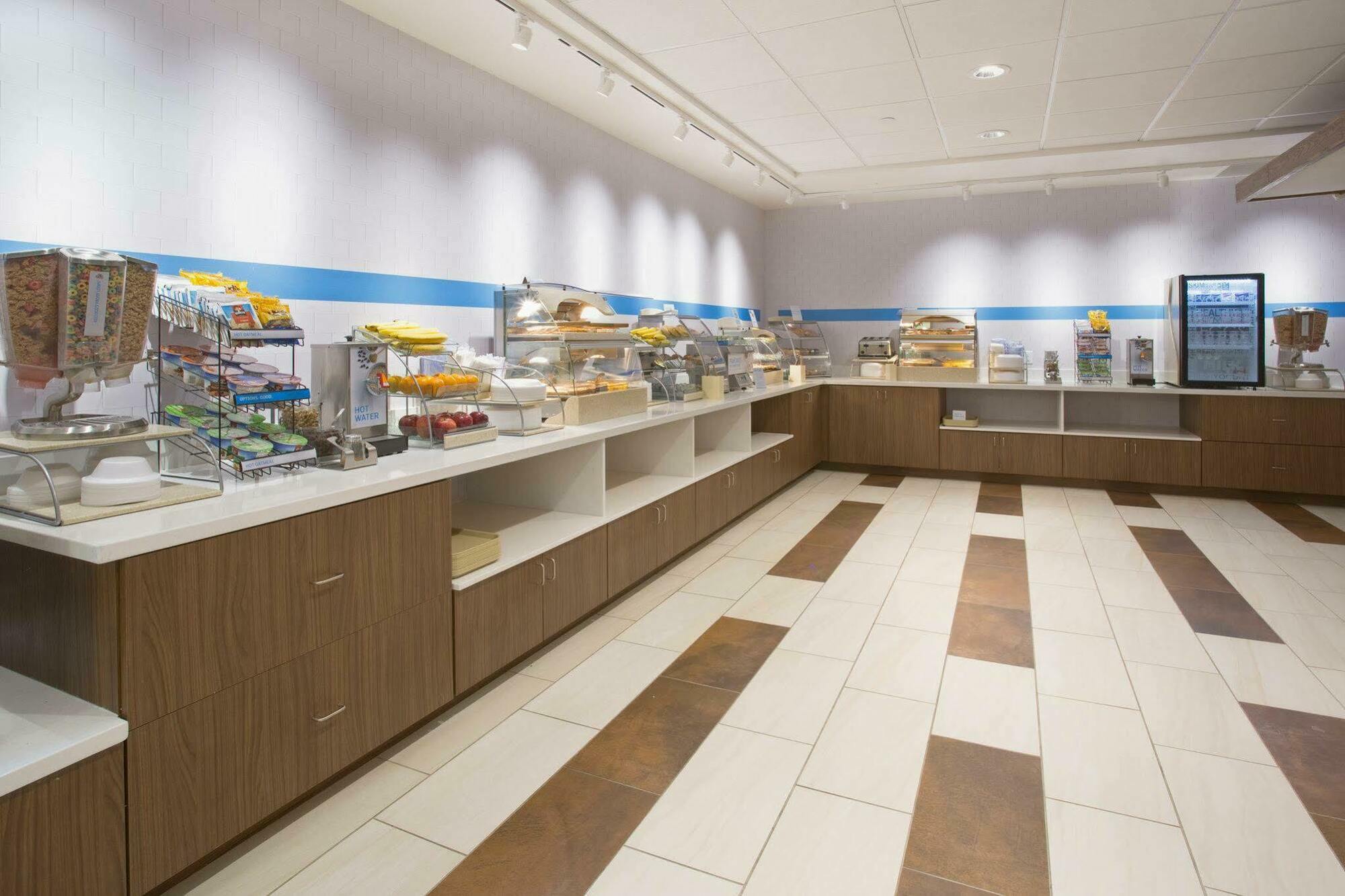 Holiday Inn Express & Suites Chicago North Shore - Niles By Ihg Bagian luar foto